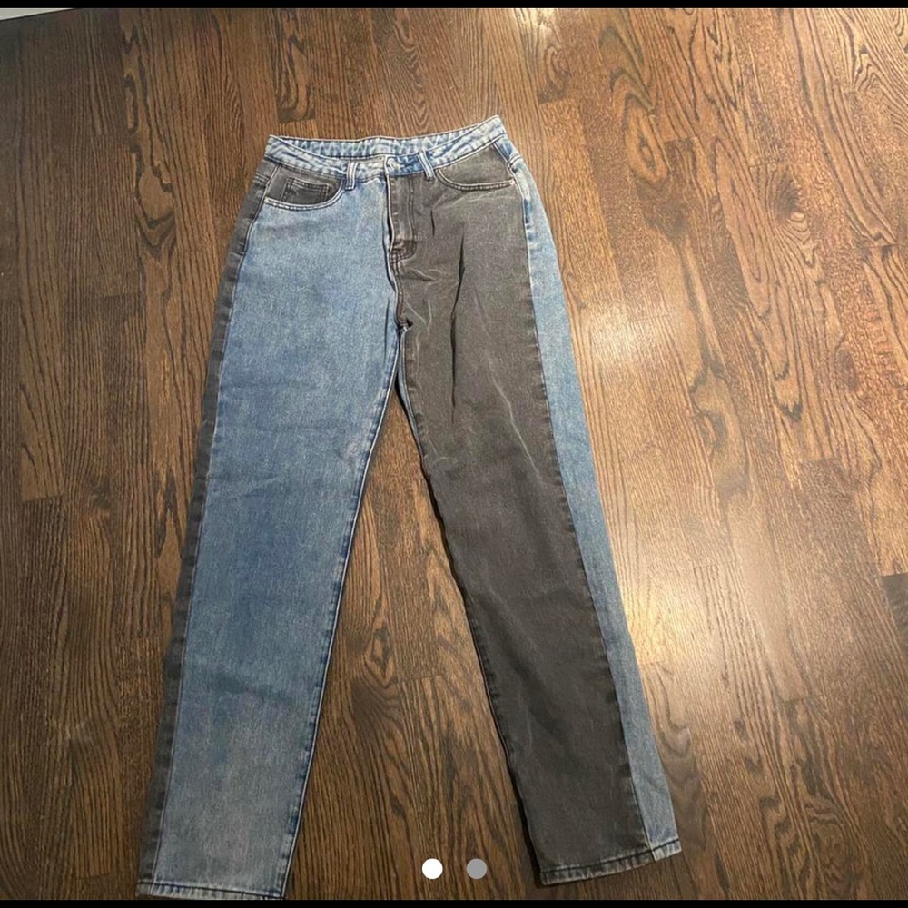 super cute two tone jeans! brand new, we’re to big for me so never worn